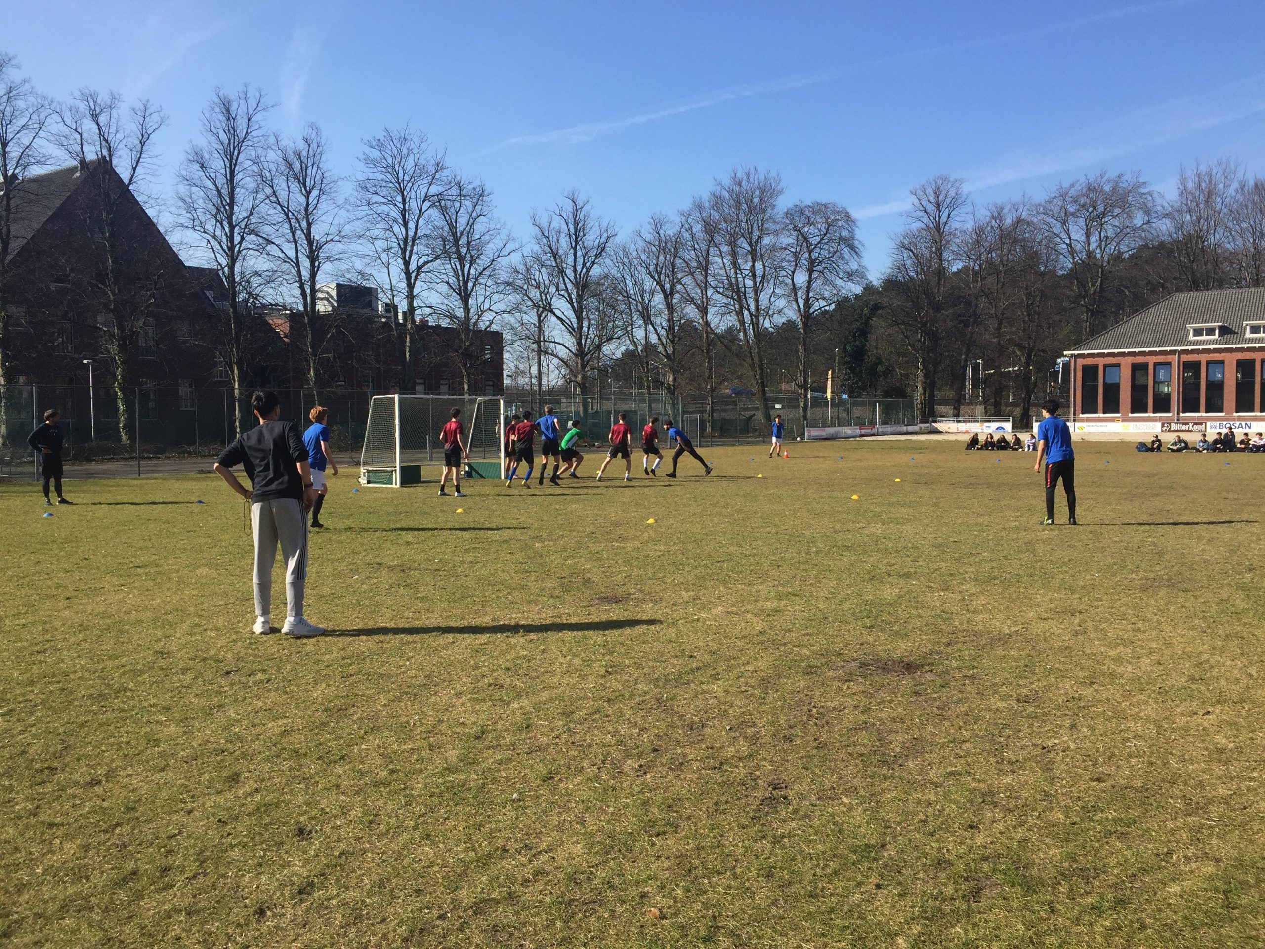 Potje voetbal tegen de European School